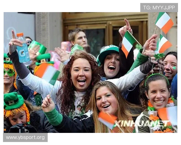 纽卡英联杯夺冠盛大游行吸引二十万球迷齐聚街头共庆球队辉煌时刻