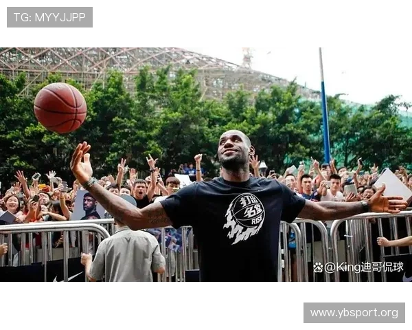 已成惯例亚历山大赛前耐心为球迷签名现场MVP呐喊声此起彼伏